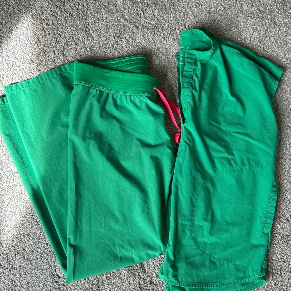 Figs Green Scrub Set with Pink Drawstring